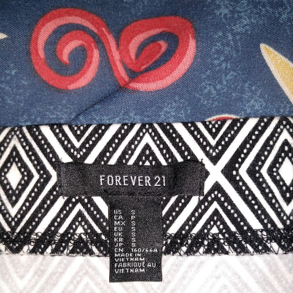 3 for $15 đđ Forever 21 Geometric Bodycon Skirt - Picture 4 of 4